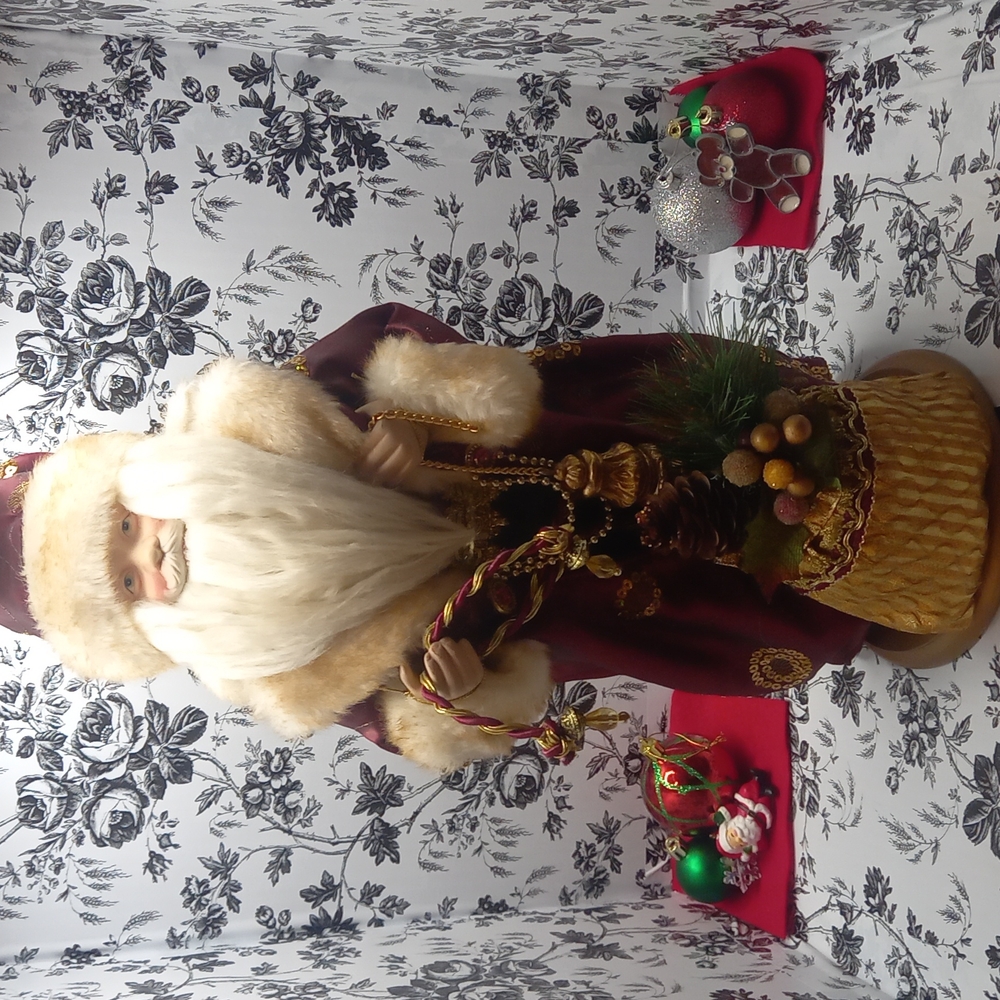 Grandeur Santa Clause Decor Piece.